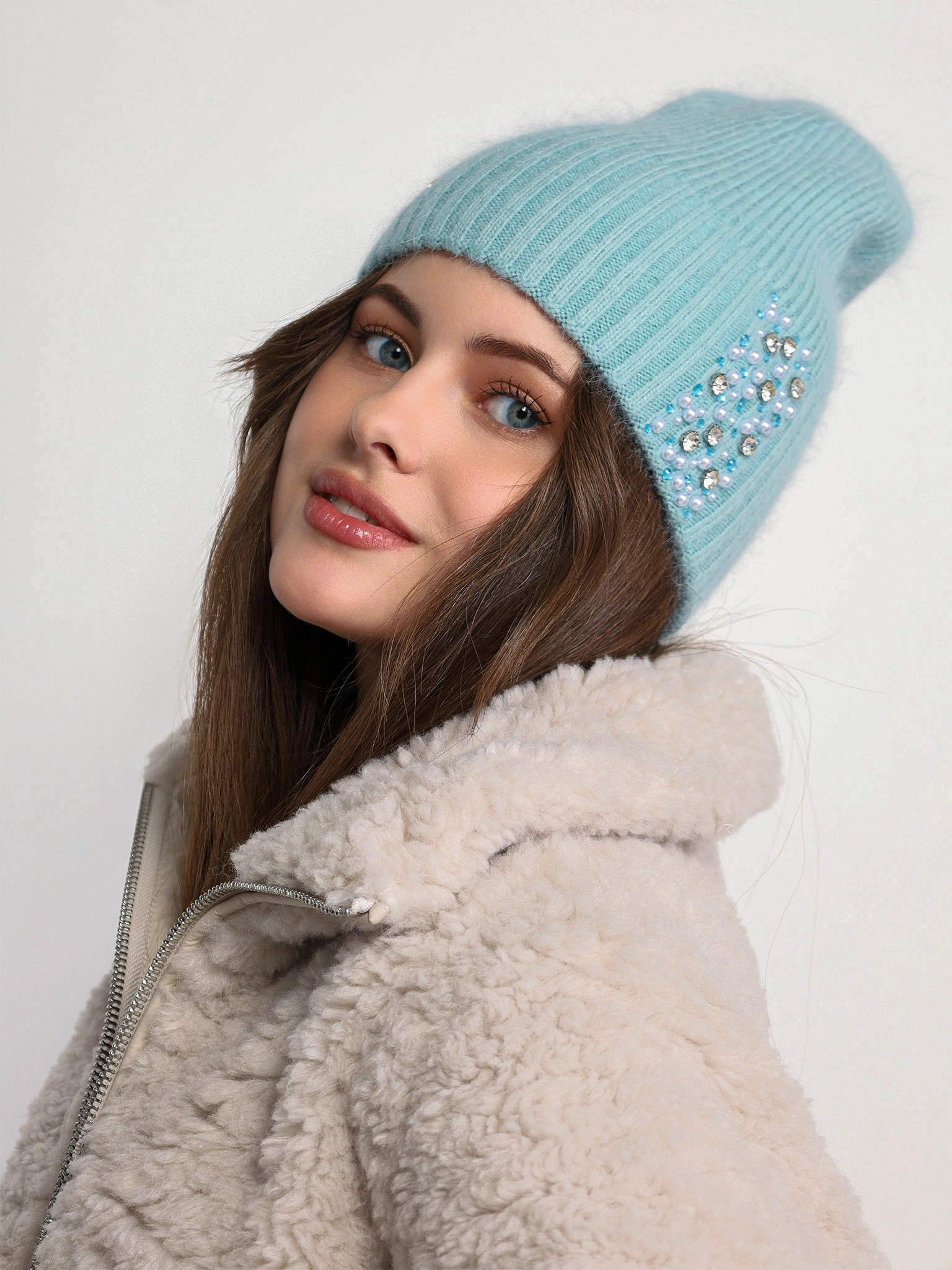 Шапка-бини двойная со стразами и бусинами в ассортименте